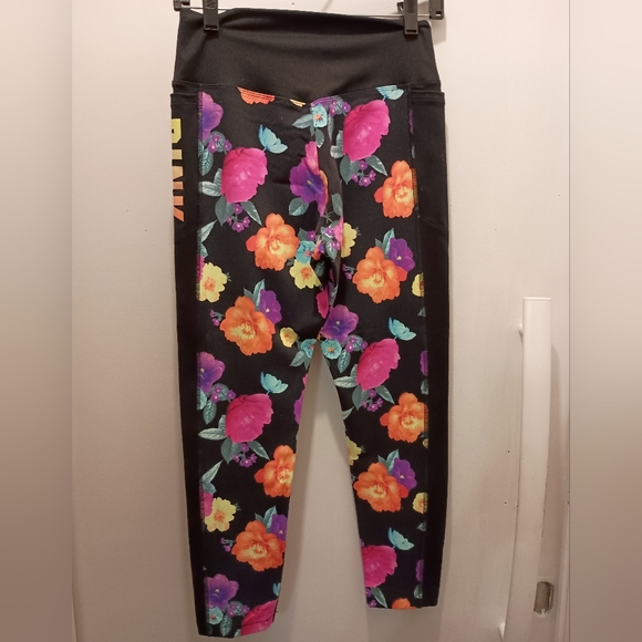 PINK Victoria's Secret Floral Leggings. Size Medium - Picture 4 of 4